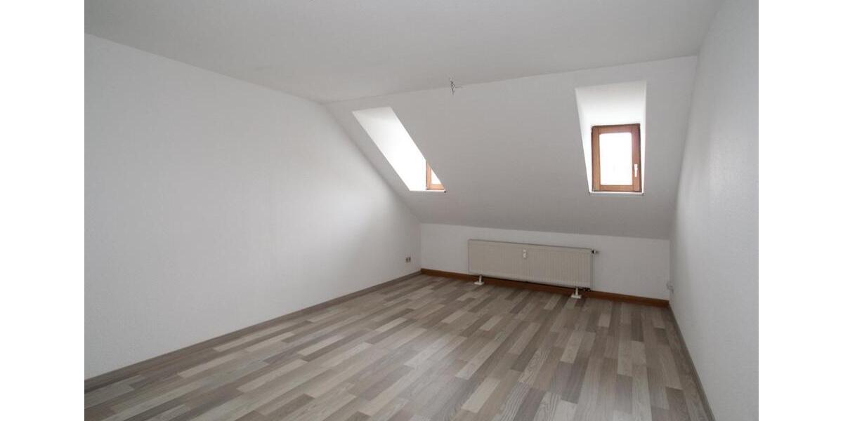 Dachgeschoßwohnung Chemnitz Altendorf - 3 Zimmer, 60 m&sup2;, 300&euro; | Angebot:26573224