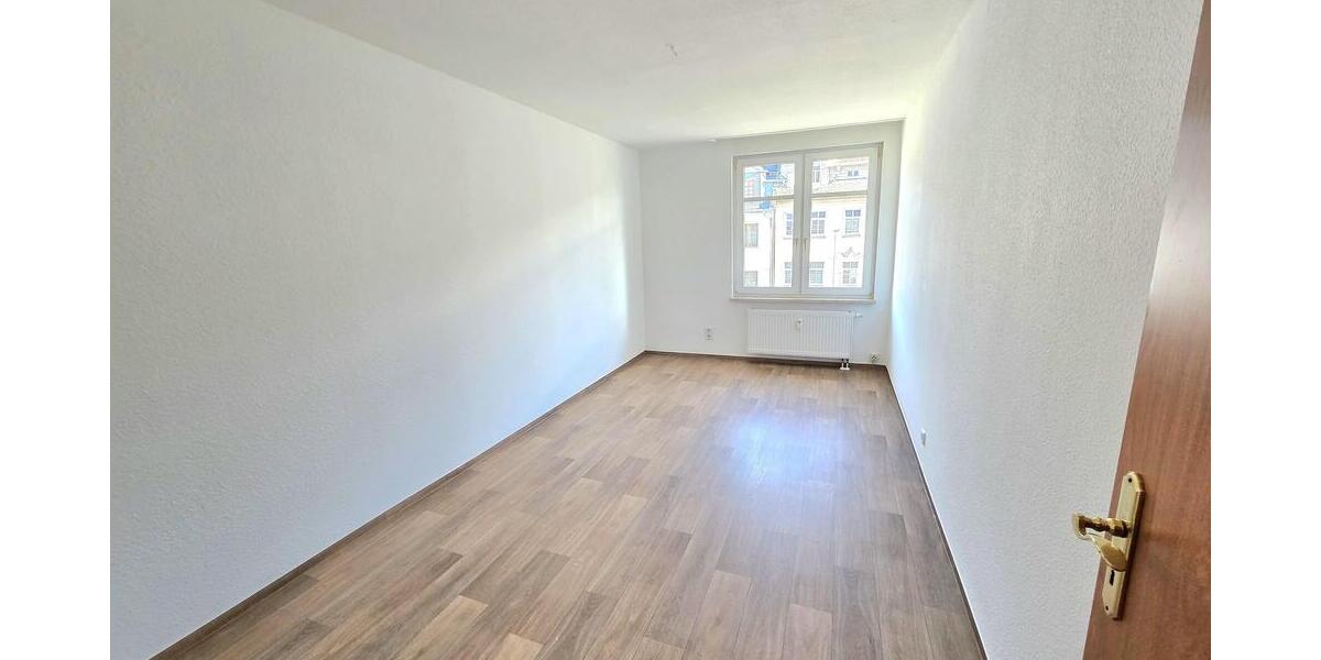 Großzügige 4-Zimmer-Wohnung mit Balkon Loggia! 4 zimmer