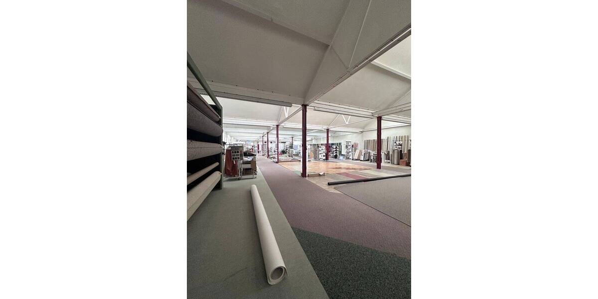 Attraktive Verkaufsfläche oder Gewerbefläche mit 850 m² inkl. Parkplatz zimmer