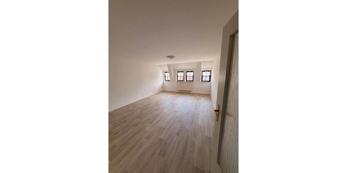 Etagenwohnung Oederan - 2 Zimmer, 63 m&sup2;, 400&euro; | Angebot:26105050