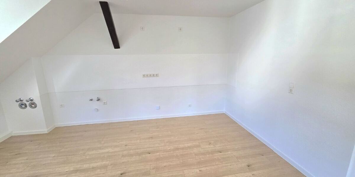 Viel Platz unterm Dach: 5‑Zimmer-Wohnung mit Sichtbalken & Tageslichtbad! - Etagenwohnung Chemnitz Gablenz | Angebot:26674854