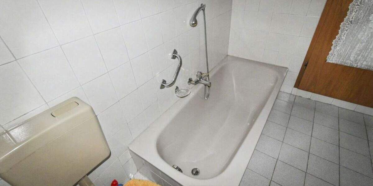 Bezugsfreie Doppelhaushälfte mit Einliegerwohnung in ruhiger Feldrandlage 4 zimmer