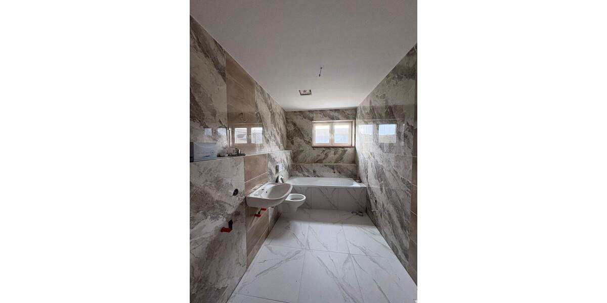 Etagenwohnung Flöha Plaue - 4 Zimmer, 127 m&sup2;, 700&euro; | Angebot:25319501