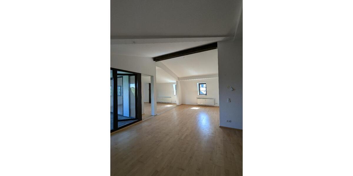 Dachgeschoßwohnung Chemnitz Altendorf - 5 Zimmer, 280 m&sup2;, 1.450&euro; | Angebot:26087623