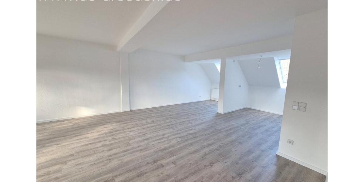Dachgeschoßwohnung Chemnitz Ebersdorf - 3 Zimmer, 117 m&sup2;, 650&euro; | Angebot:26252642