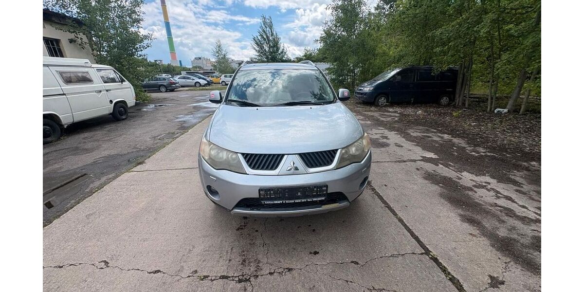 Mitsubishi Outlander 186.000 km 2.500 &euro; Chemnitz 09114