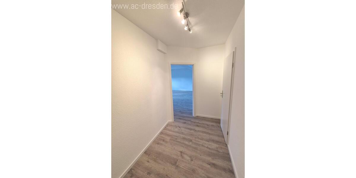 Dachgeschoßwohnung Chemnitz Ebersdorf - 3 Zimmer, 117 m&sup2;, 650&euro; | Angebot:26252642