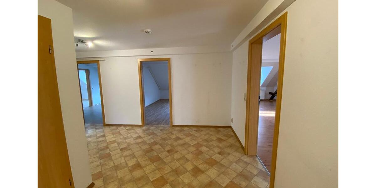 Dachgeschoßwohnung Marienberg - 4 Zimmer, 106 m&sup2;, 638&euro; | Angebot:25232372