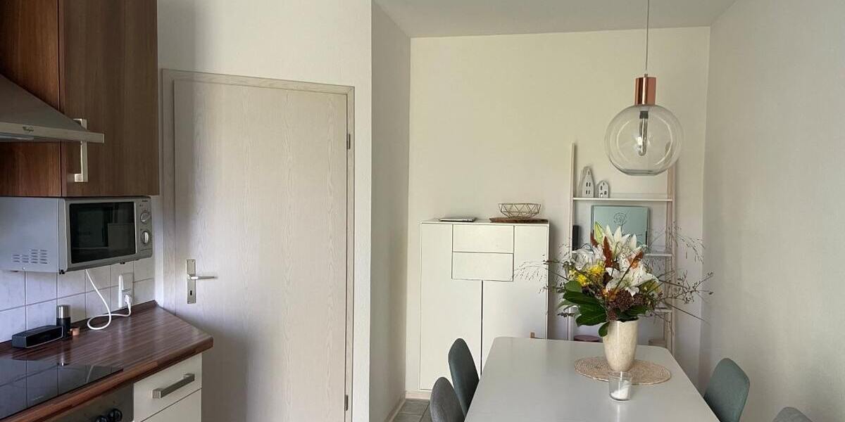 Gepflegte DG-Wohnung mit EINBAUKÜCHE, Balkon und Tageslicht-Bad ab 01.12. frei! 2 zimmer