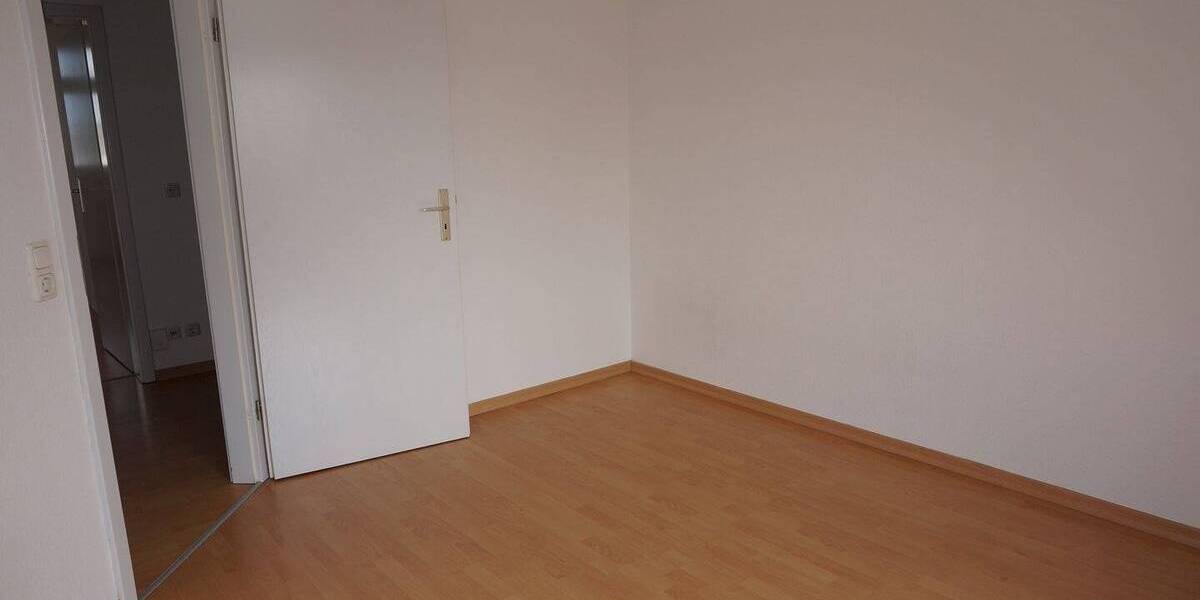 Wohnen im DG city-nah Laminat Balkon am Schlafzi. 2 zimmer