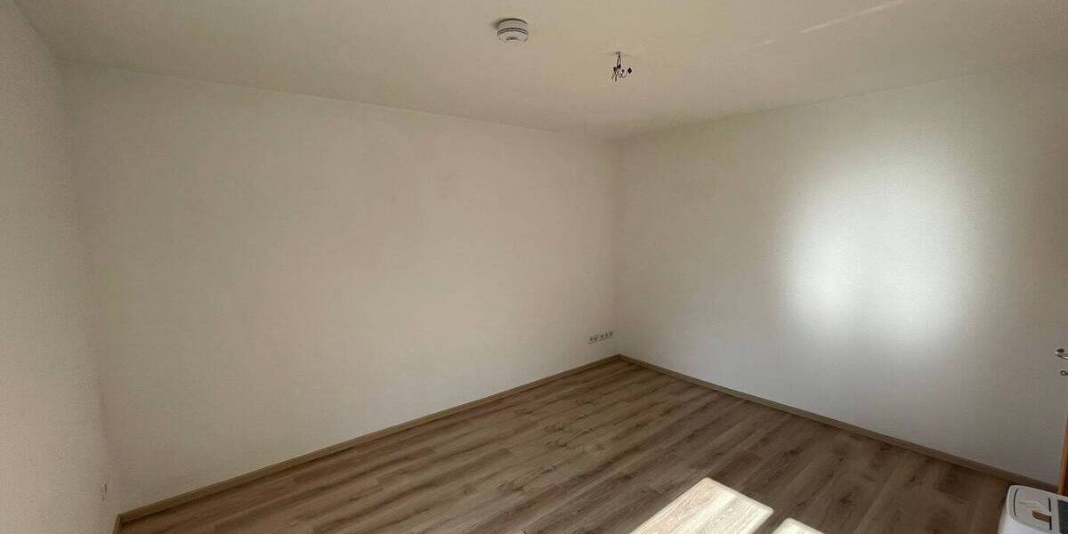 Zimmer Chemnitz Lutherviertel - 1 Zimmer, 28 m&sup2;, 170&euro; | Angebot:25970872