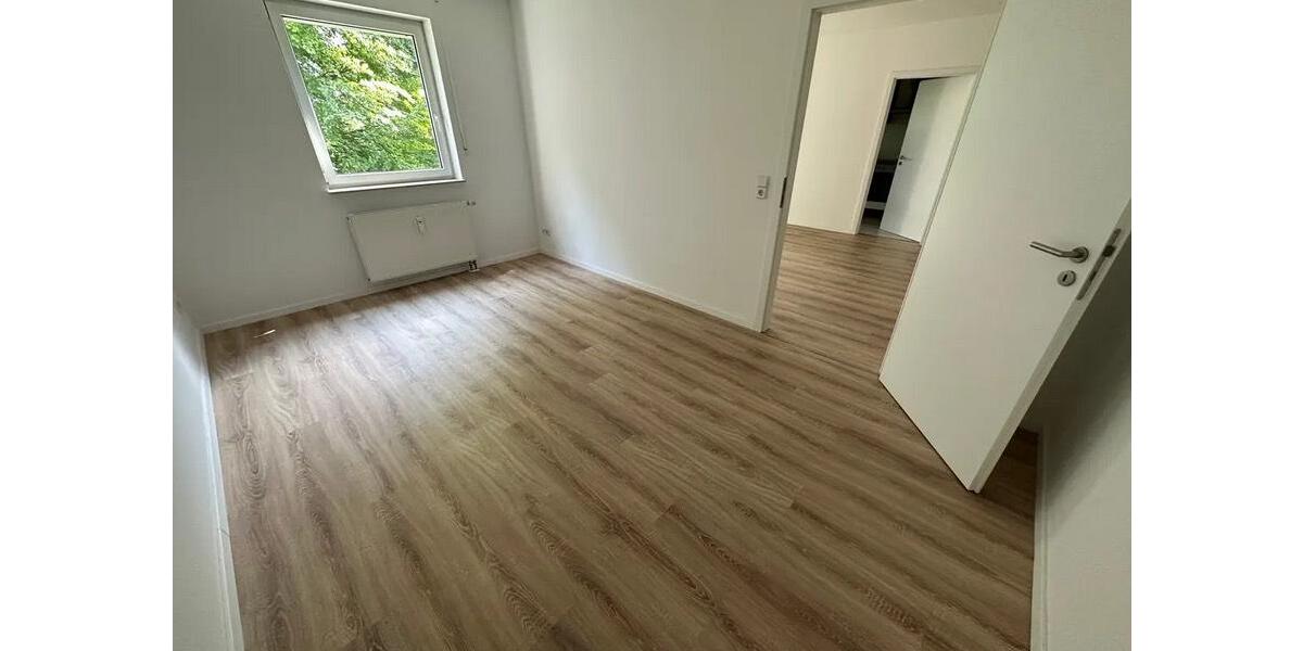 Etagenwohnung Chemnitz Kapellenberg - 2.5 Zimmer, 58 m&sup2;, 79.000&euro; | Angebot:26926894