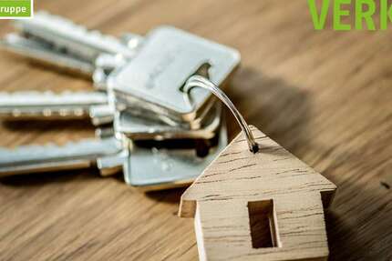 Vollvermietetes Mehrfamilienhaus mit Fernwärmeheizung und Wintergärten in zentraler Lage von Zwickau zimmer