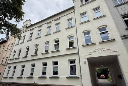 Vollvermietetes und großes MFH mit Balkonen und Stellplätzen in guter und ruhiger Lage! 1 zimmer