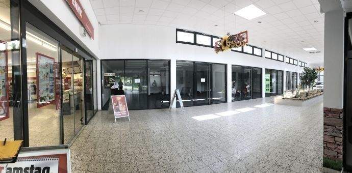 **GROßZÜGIGE LADENFLÄCHE IN DER PASSAGE AM STADION IN LICHTENSTEIN****