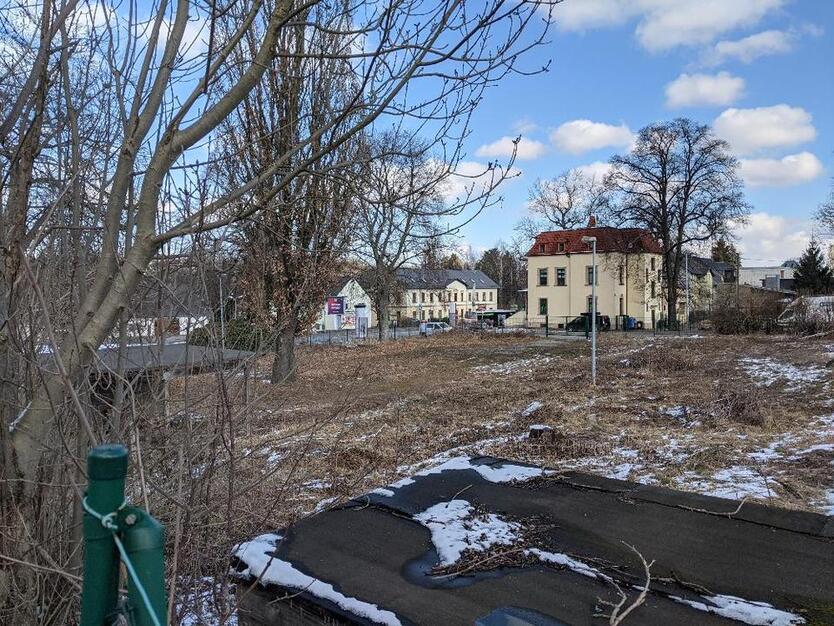 Umzäunte, unbebaute Freifläche in Chemnitz-Siegmar – ideal als Stell- oder Lagerplatz
