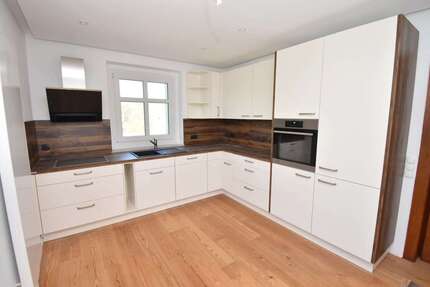 Haus Oberlungwitz - 7 Zimmer, 170 m&sup2;, 1.500&euro; | Angebot:20543561