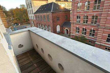 Großzügige 3-Zimmer mit Laminat, Wannenbad mit Fenster und Balkon in zentraler Lage 3 zimmer