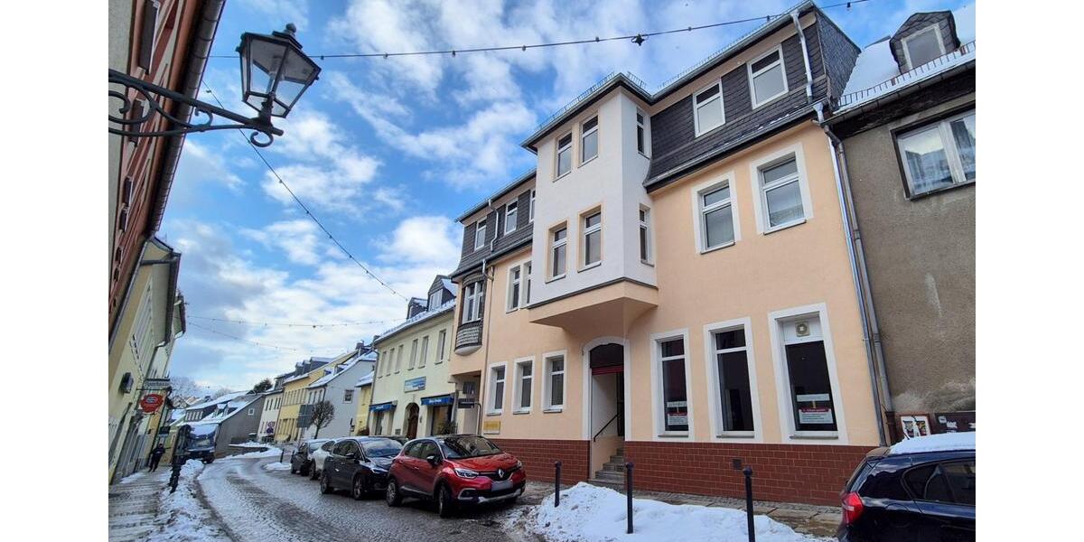 Kosmetikstudio? Tattoostudio? Maklerbüro? (Eis-) Café? Bistro? Tolle Gewerbefläche (100 m²) im Zentrum von Lößnitz! zimmer