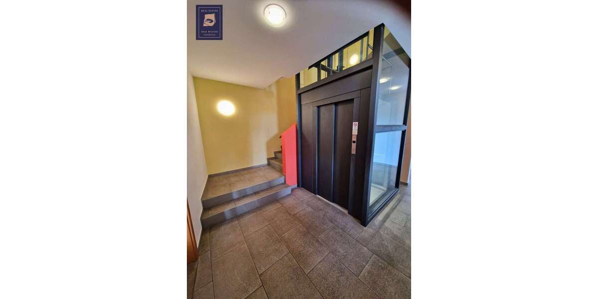 444 qm helle und geräumige Gewerbefläche im 1. OG 10 zimmer