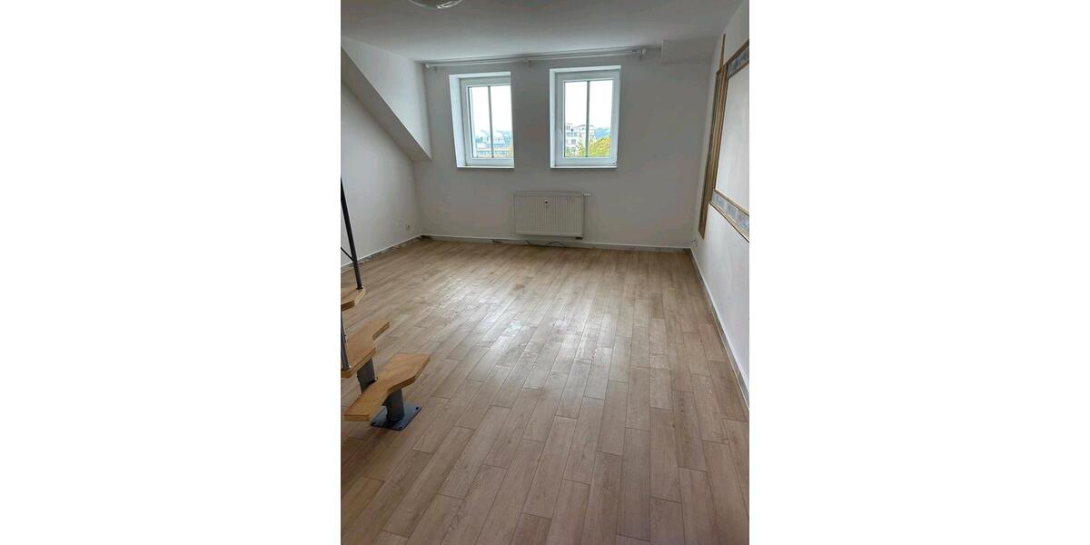 Dachgeschoßwohnung Chemnitz Helbersdorf - 4 Zimmer, 90 m&sup2;, 585&euro; | Angebot:26203372