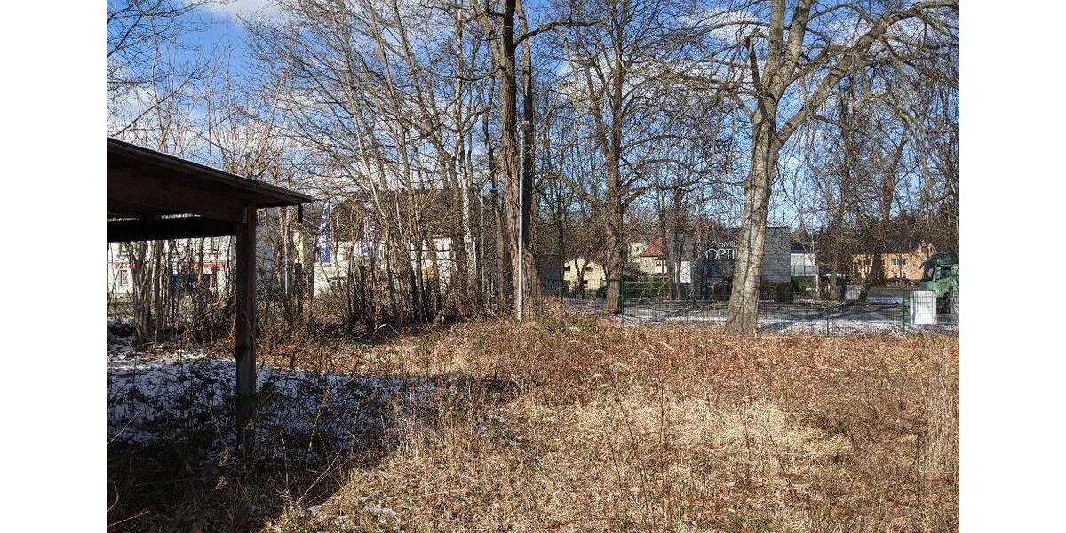 Umzäunte, unbebaute Freifläche in Chemnitz-Siegmar – ideal als Stell- oder Lagerplatz zimmer