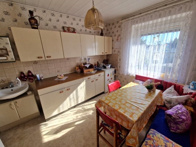 Wohnhaus mit schönem Grundstück in ruhiger Lage! 5 zimmer