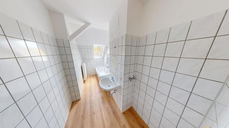 Dachgeschoßwohnung Chemnitz Kapellenberg - 2 Zimmer, 72 m&sup2;, 410&euro; | Angebot:26693661