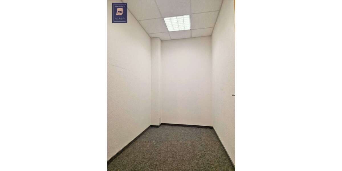 444 qm helle und geräumige Gewerbefläche im 1. OG 10 zimmer