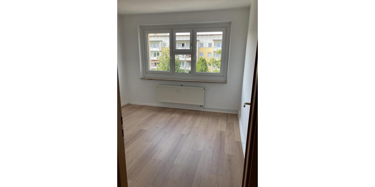 Dachgeschoßwohnung Chemnitz Markersdorf - 3 Zimmer, 71 m&sup2;, 357&euro; | Angebot:26675782