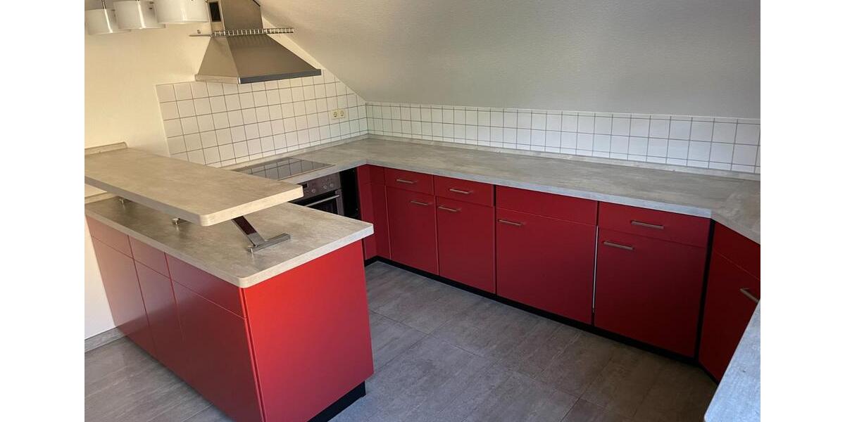 Schöne 3-Raum-Dachgeschosswohnung mit Einbauküche und Stellplatz 3 zimmer
