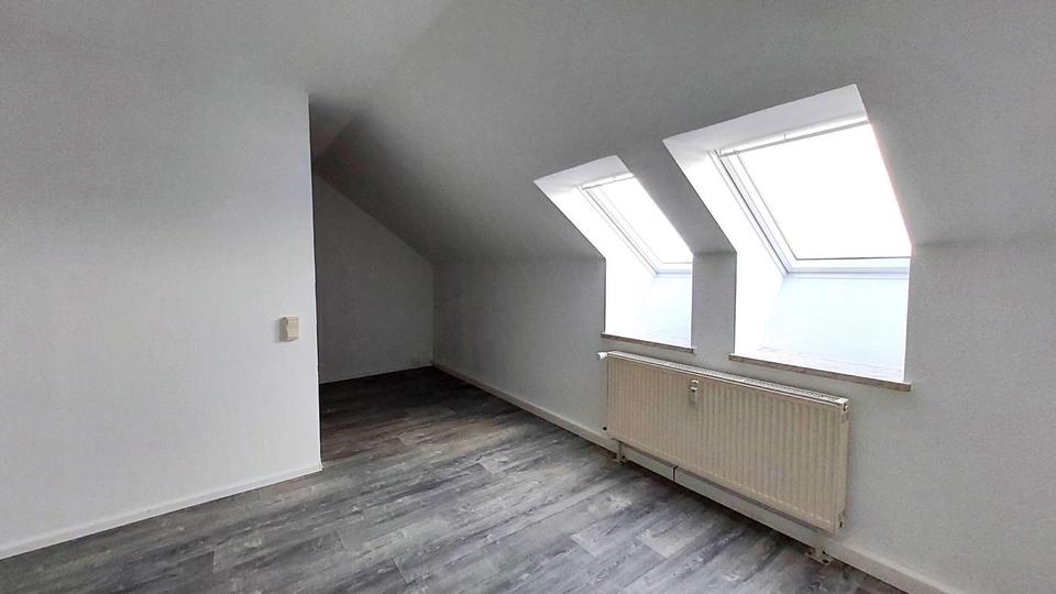 Dachgeschoßwohnung Hohenstein-Ernstthal Ernstthal - 2 Zimmer, 59 m&sup2;, 295&euro; | Angebot:26477145