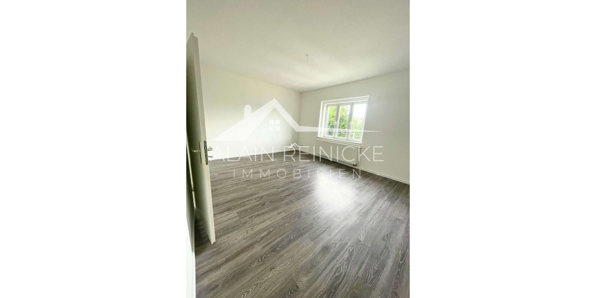 3 RW mit Loggia & Stellplatz & 60m2 Dachboden 3 zimmer