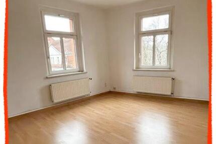 2-Zimmer-Wohnung im Dachgeschoss mit PKW-Stellplatz am Haus zu vermieten! zimmer