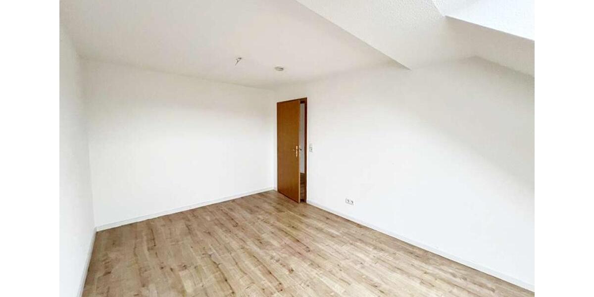 Dachgeschoßwohnung Chemnitz Hilbersdorf - 2 Zimmer, 69 m&sup2;, 330&euro; | Angebot:25854240