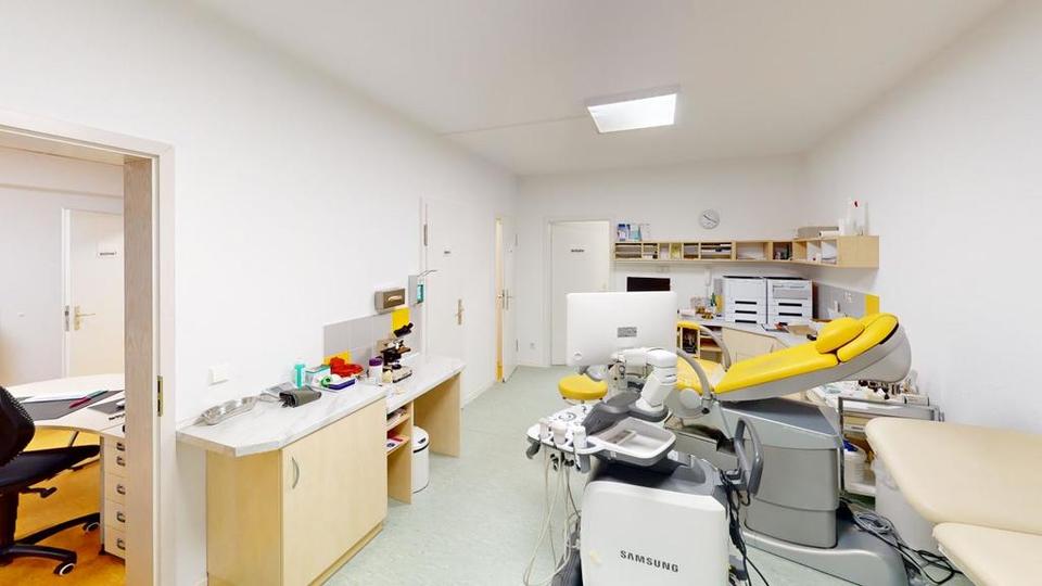 Moderne und voll ausgestattete Praxisfläche zimmer