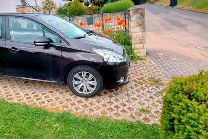 Peugeot 208 101.000 km 4.699 &euro; Penig 09322