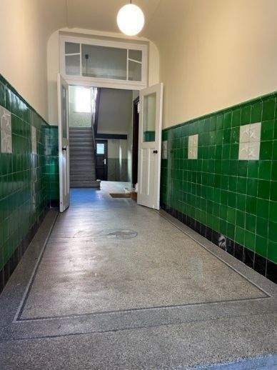 HOCHWERTIGE WOHNUNG MIT PARKETT, FUßBODENHEIZUNG, BALKON MIT GARTENANTEIL SOWIE EBK 3 zimmer