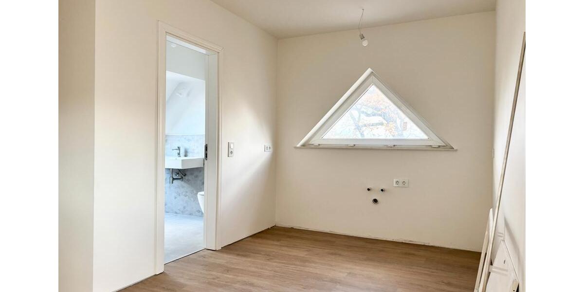 Borna * ERSTBEZUG * Balkon * 7 Zimmer Maisonette * 01.12.2025 7 zimmer