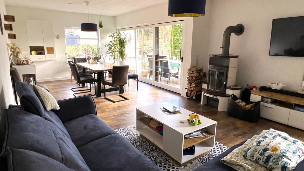 Lebensfreude pur – stilvolles Einfamilienhaus mit Einliegerwohnung und Sonnenterrasse 6 zimmer