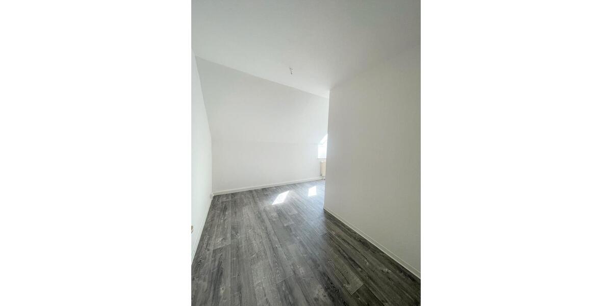 Dachgeschoßwohnung Hohenstein-Ernstthal Ernstthal - 2 Zimmer, 59 m&sup2;, 295&euro; | Angebot:26477145