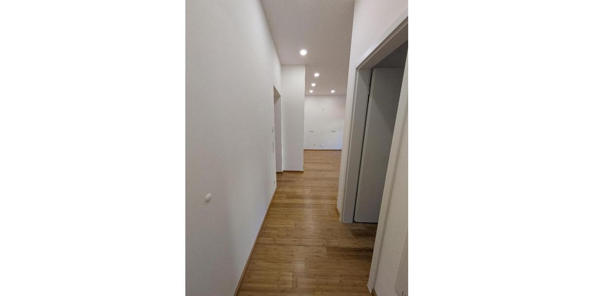 Helle 5-Raum-Wohnung im neuen Glanz- Erstbezug nach Sanierung 5 zimmer