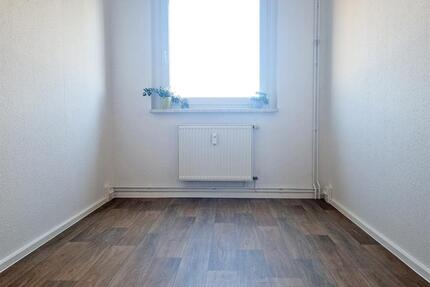 NEU renovierte 3 - Raumwohnung mit Balkon und Aufzug ab 112025 zu vermieten! zimmer