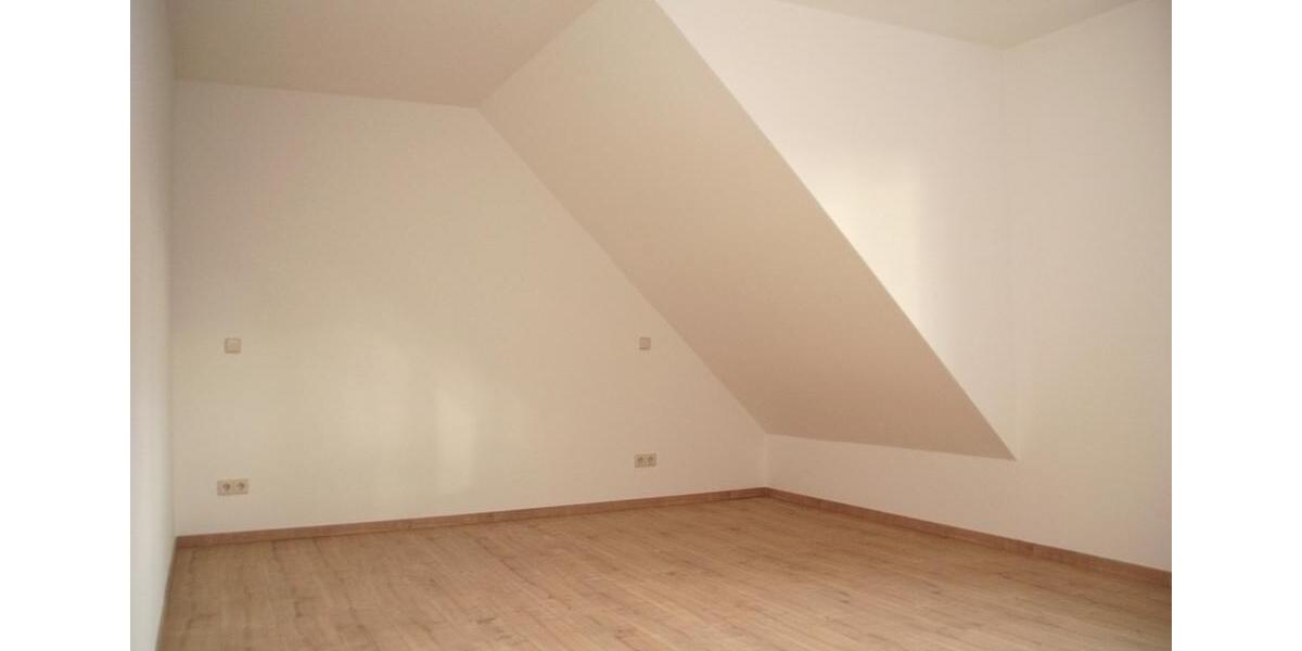 Dachgeschoßwohnung Chemnitz Adelsberg - 2 Zimmer, 70 m&sup2;, 440&euro; | Angebot:26167137