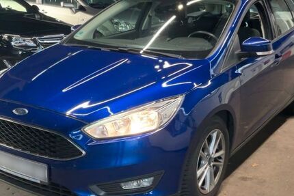 Ford Focus 83.328 km 7.900 &euro; Limbach-Oberfrohna 09212