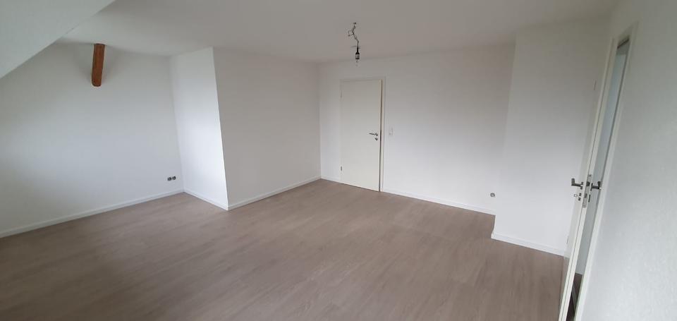 SANIERT | EBK | 57qm | DG | 2 Zimmer | Chemnitz Glösa 2 zimmer