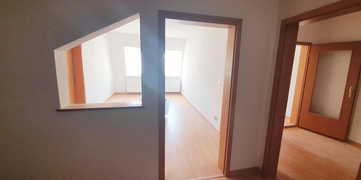WG geeignet-3-Zimmer-Wohnung mit Einbauküche in zentraler Lage von Mittweida - Dachgeschoßwohnung Mittweida Rößgen | Angebot:27279778