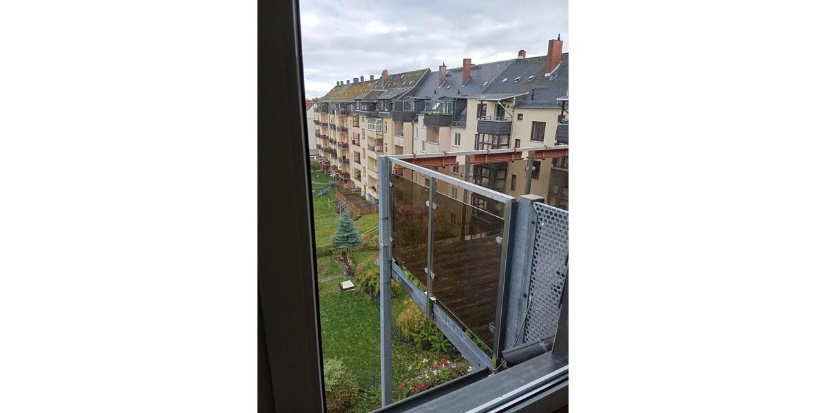Schöne 2 Raum Dachgeschosswohnung mit Balkon , Einbauküche und 2 zimmer