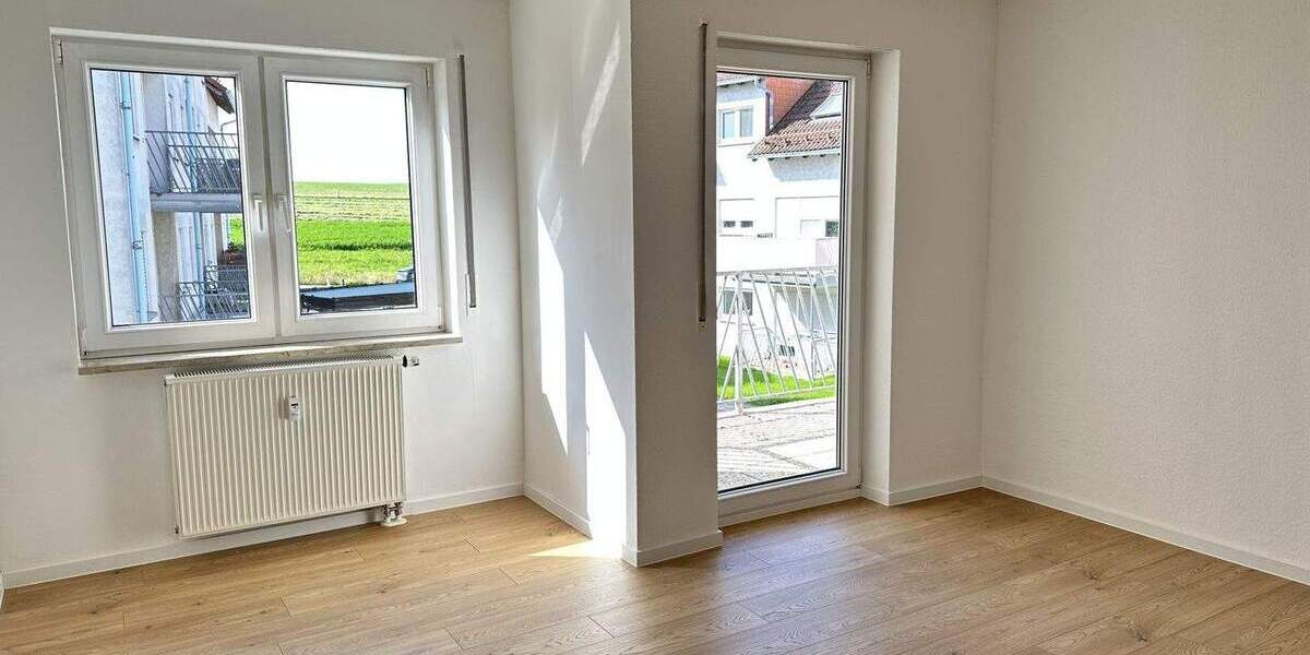 Frisch renoviert! 2-Raumwhg. mit Balkon, TG-Stpl. (duplex, saniert), Neubau 1997! Leerstand! 2 zimmer