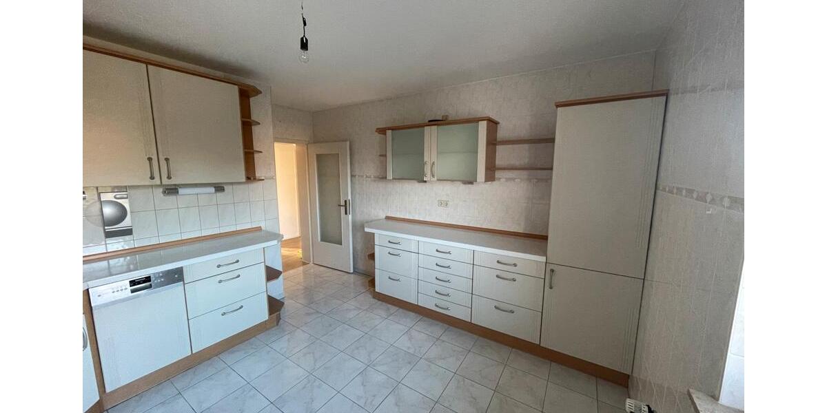 Helle 3-Raum-Wohnung mit Einbauküche und Stellplatz 3 zimmer